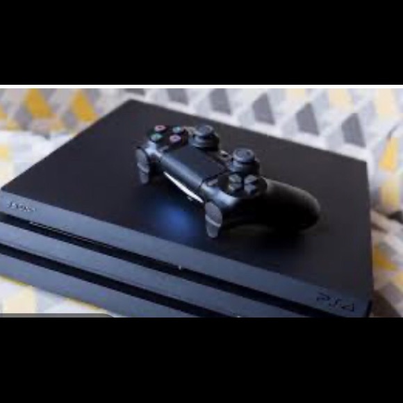 PS4 - Picture 2 of 2